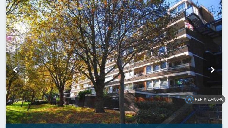 3 bedroom flat in Hanworth House, London, SE5 (3 bed) (#2940046)