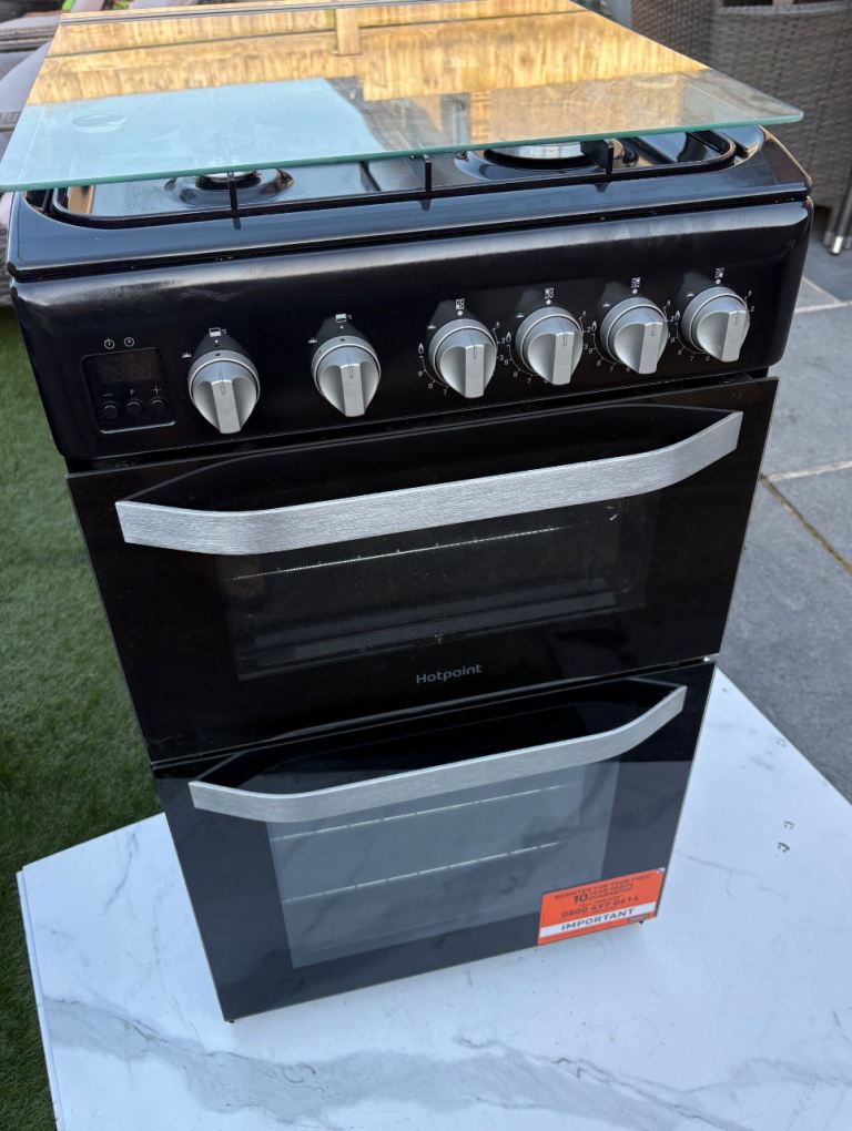 Hotpoint Gas Cooker 50cm in Black.     £130