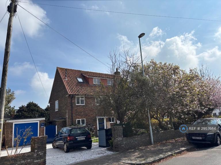 5 bedroom house in Forest Road, Worthing, BN14 (5 bed) (#2957684)