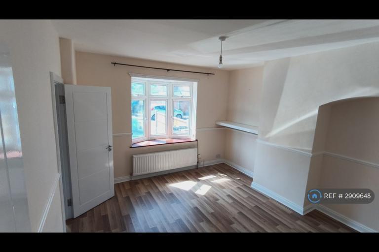 2 bedroom house in Manning Road, Dagenham, RM10 (2 bed) (#2909648)