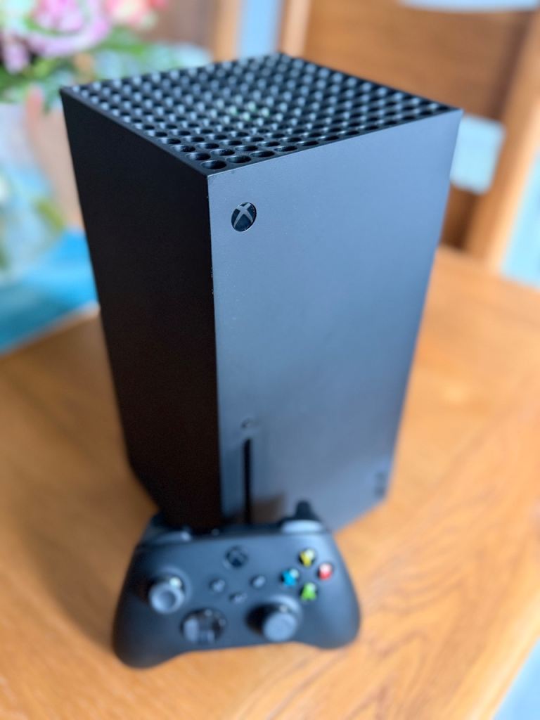 Xbox Series X + Controller