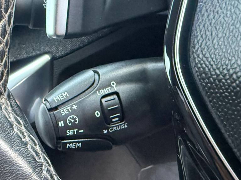 2017 Peugeot 3008 1.2 Puretech Allure 5dr EAT6 HATCHBACK PETROL Automatic