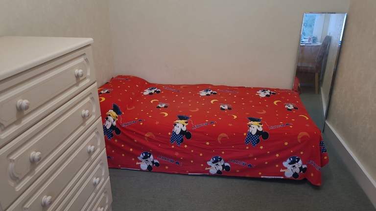 Double, fully furnished room in gillingham