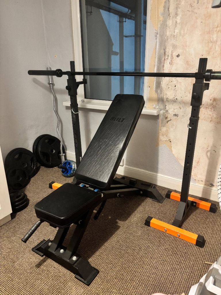 Weights / bench / squat rack 