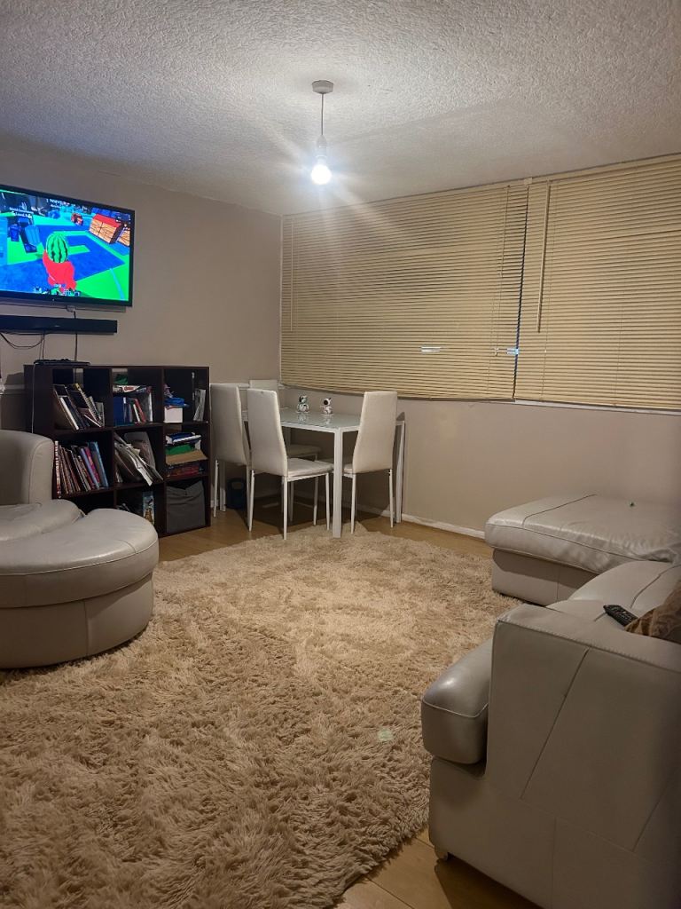 CASH INCENTIVE! 2-BED ENFIELD FOR 4-BED BROMLEY (Beckenham/Hayes) - URGENT MULTI-SWAP CHAIN STARTER