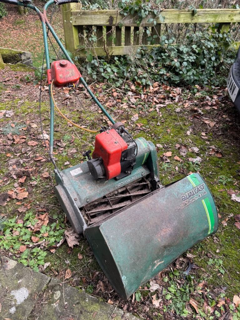 qualcast suffolk.punch 43 dl Lawnmower DELIVERY AVAILABLE 