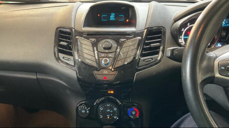 2014 Ford Fiesta 1.6 Zetec 5dr Powershift HATCHBACK Petrol Automatic