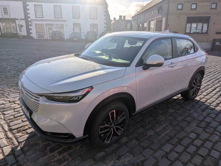 Honda HRV Elegance 1.5 hybrid self charge white