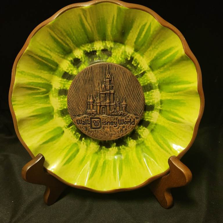 Disney World 50th Anniversary Vault Collection Decorative Flower Plate Floral Perfect Condition (n)