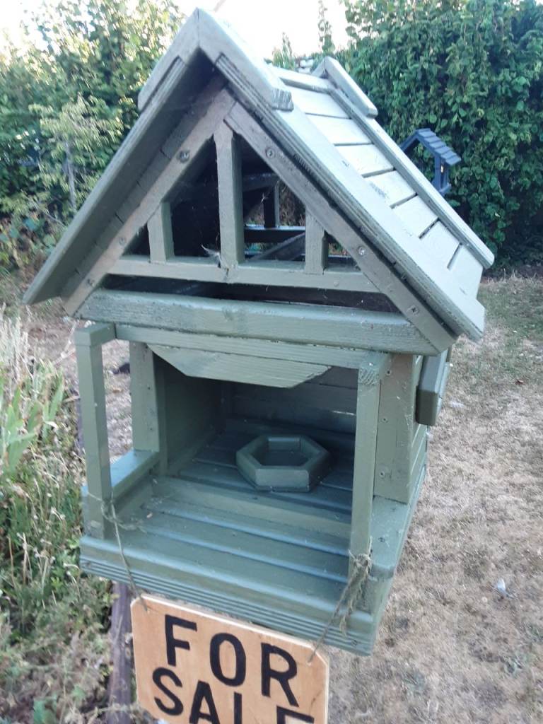 Freestanding Bird feeder/table