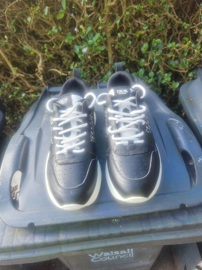 Nice pair off mens trainers size 8 