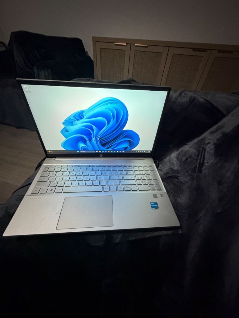 HP Laptop in Silver comes with charger + case - Collection Only
