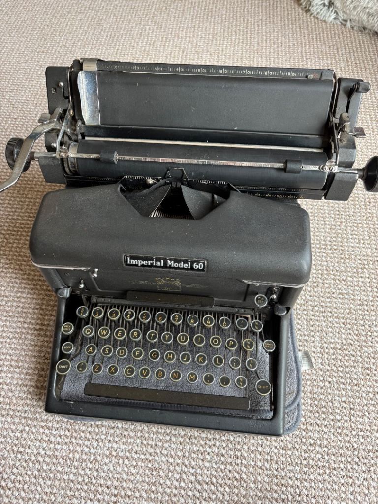 Vintage Typing Machine Imperial Model 60