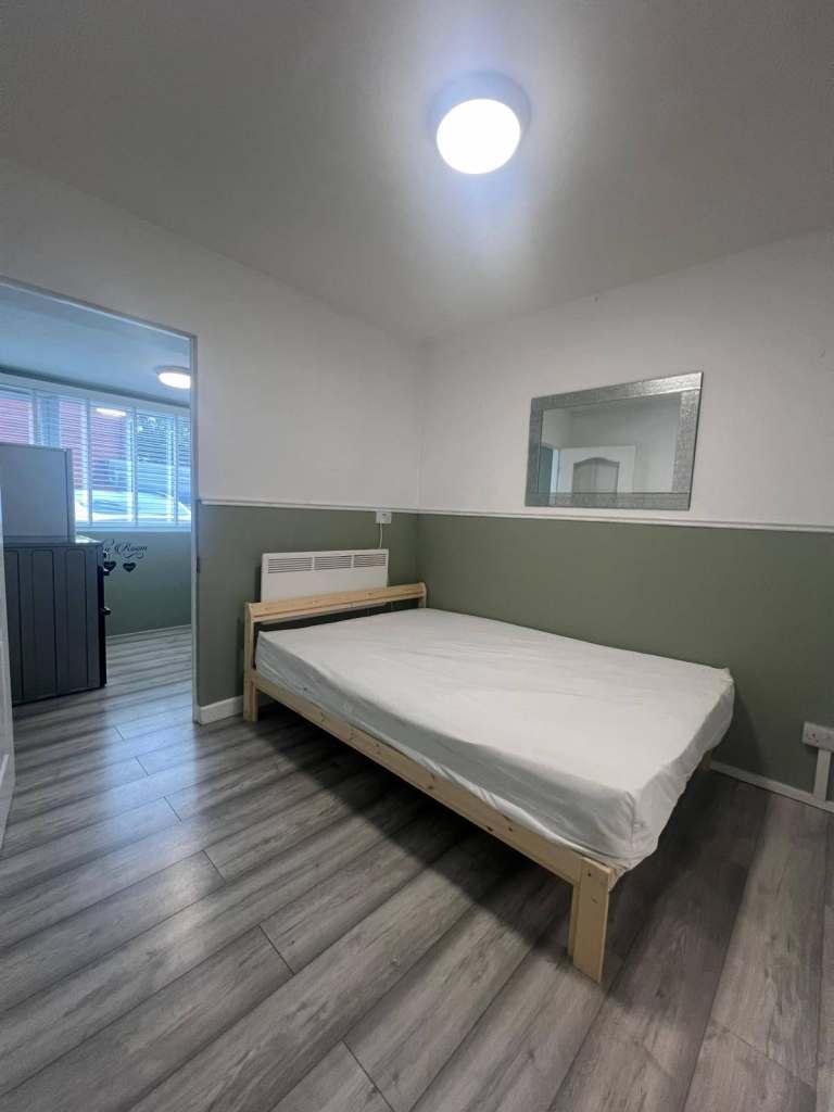 This Studio Flat in Greenford Northolt UB6