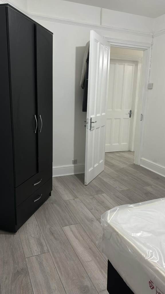 Big Size Double Room to Let in London Road, SS12 0AN, Wickford