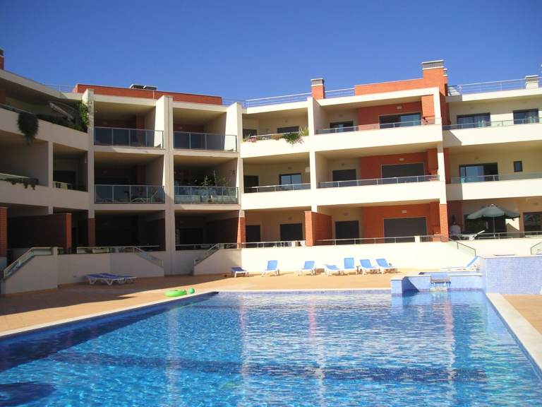 ALGARVE APARTMENT TO RENT WITH POOL CLOSE TO BEACH FOR HOLIDAYS IN PORTUGAL LONG-TERM WINTER LETS