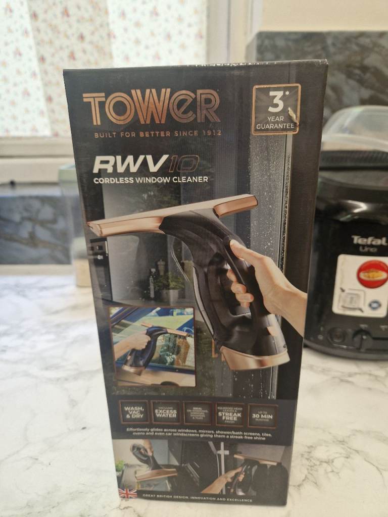 Cordless window cleaner 