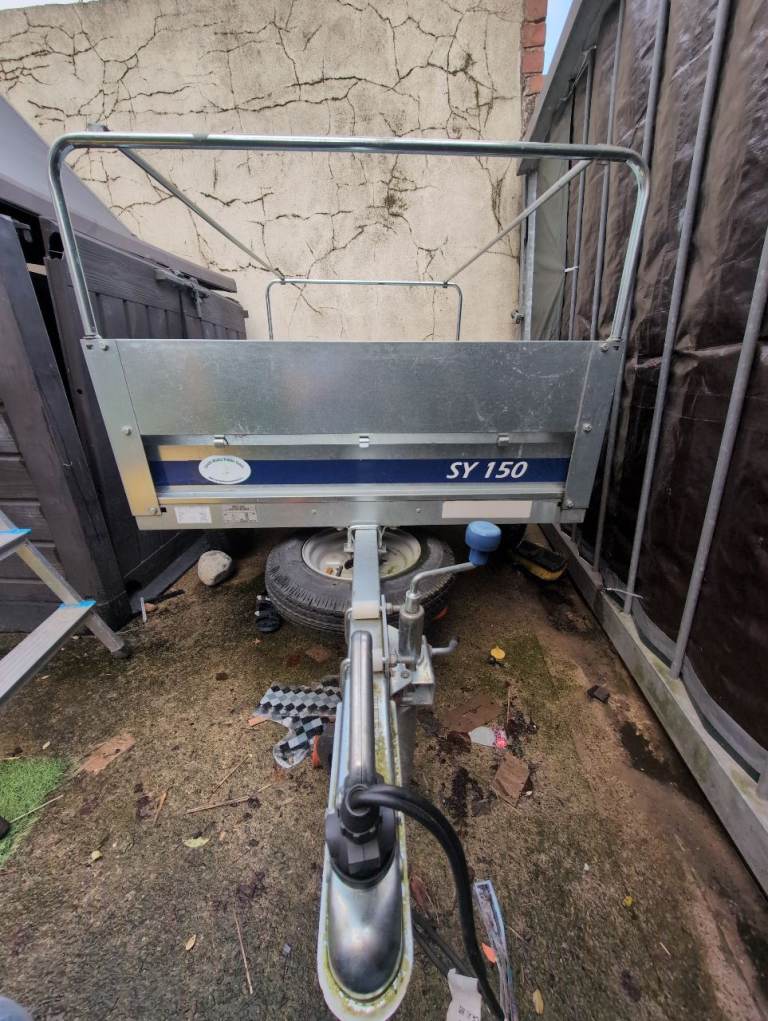 Good condition trailer comes with a cover  not used much , only for clean family adventures 