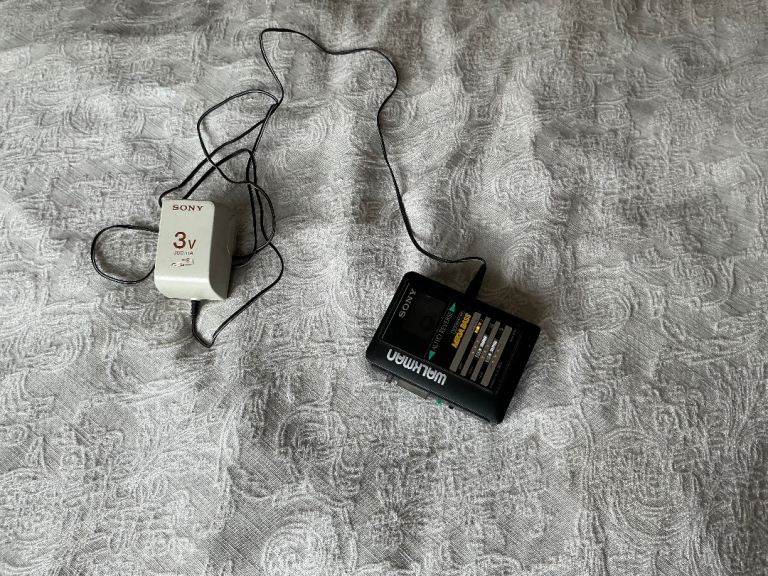 NOT WORKING SONY WALKMAN CASSETTE PLAYER