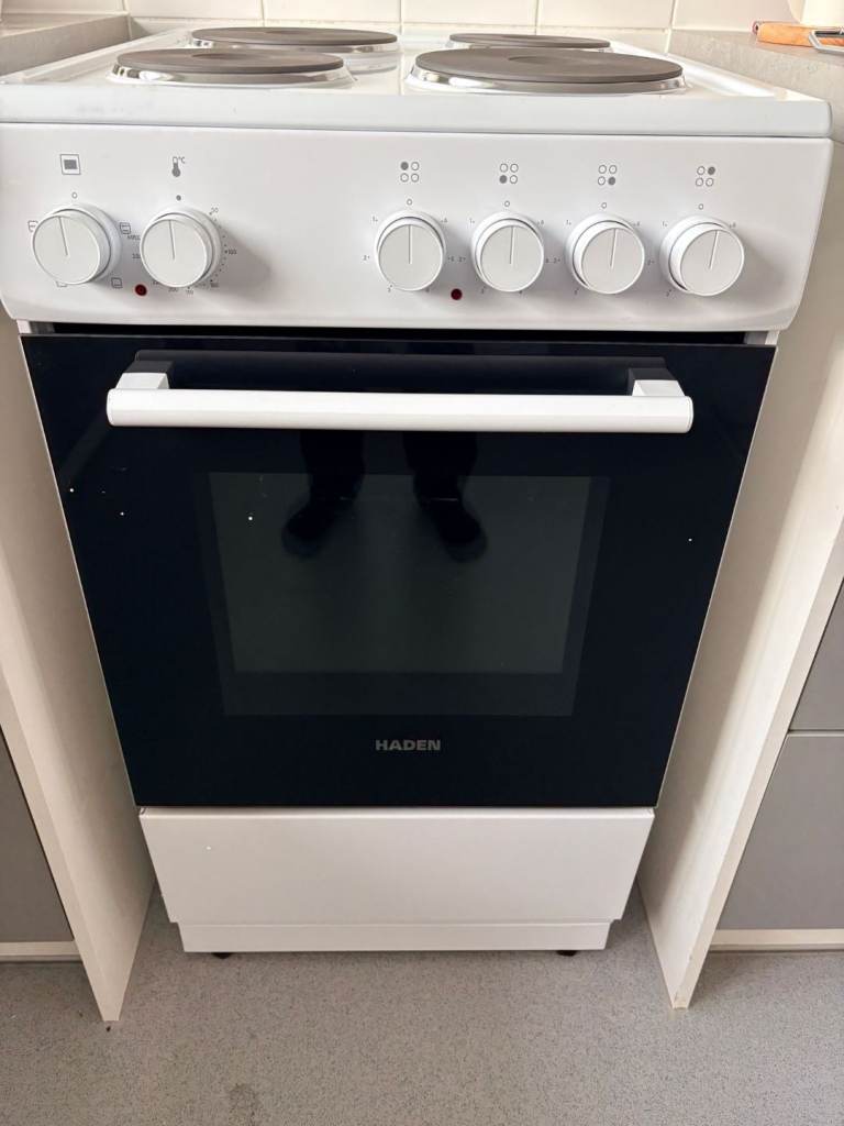 Haden HE51SW 50cm Single Oven Electric Cooker with Sealed Plate Hob, White - Brand New