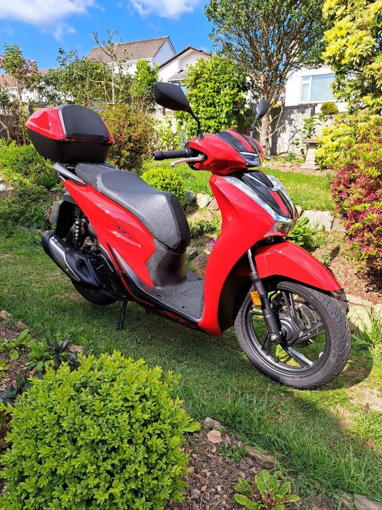 Honda SH125i 2023 - Very low mileage