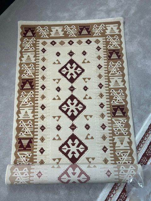 Beautiful Cream & Burgundy Geometric Patterned Rug - Professionally Cleaned 