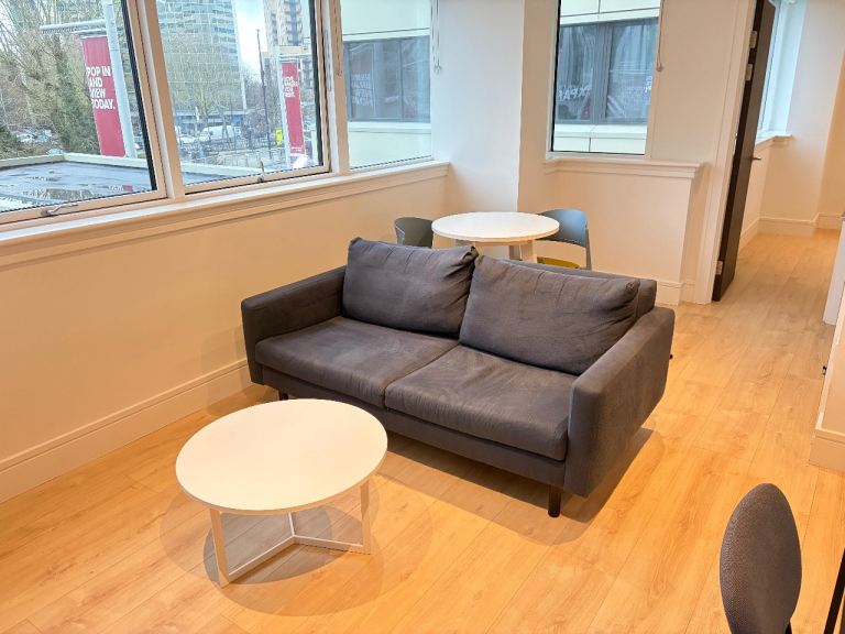 In Modern Block 3rdFloor 1 Bed Flat Open Plan Gym Cinema Work Play Lounge Games VeryNearTubeBusShops