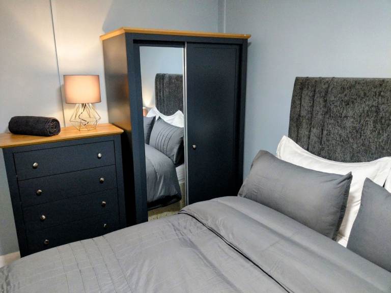 **Couples welcome**Quality king-size bed room**