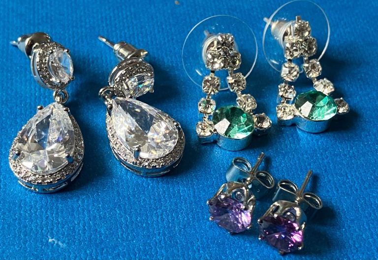 Lady’s jewellery 3x silver gem set earrings