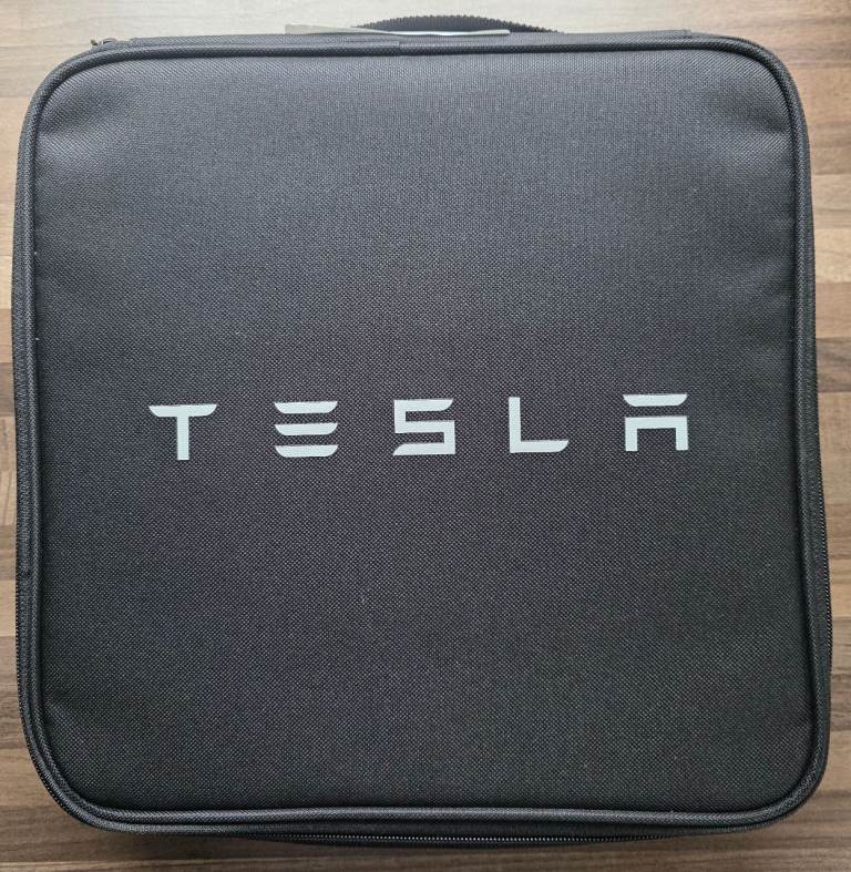 Tesla 6m granny charger UMC Universal Mobile Charging kit Gen 2 1479075-00-C brand new