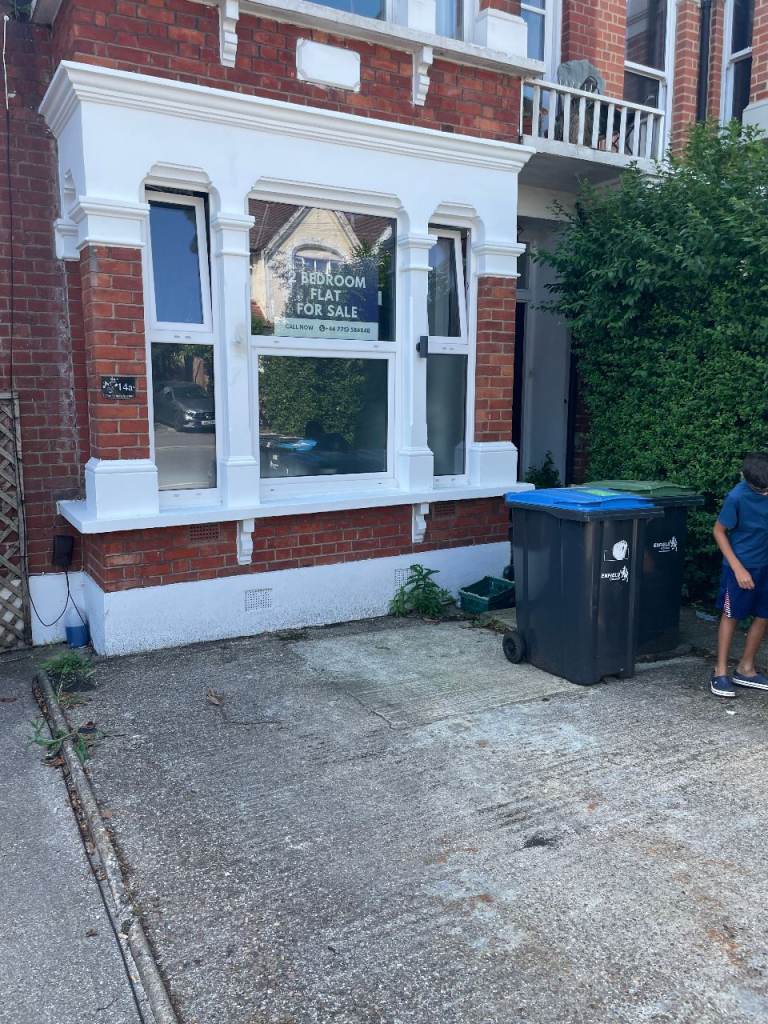 Ground Floor Freehold Flat with Private Garden & Driveway – Arnos Grove