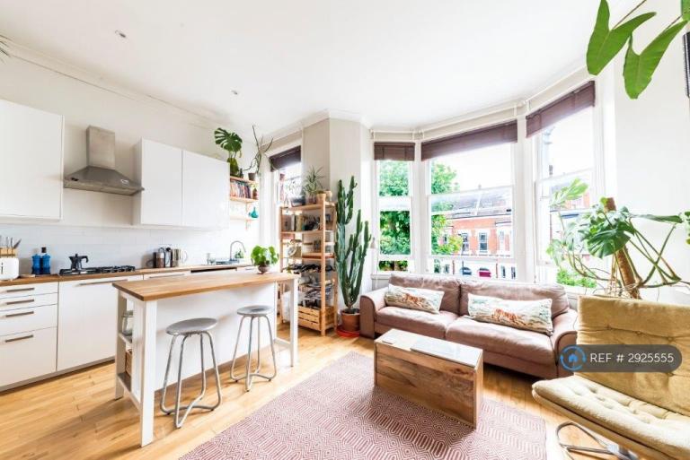 2 bedroom flat in Callcott Road, London, NW6 (2 bed) (#2925555)