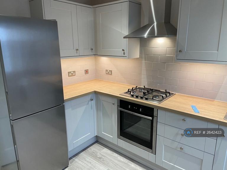 2 bedroom flat in Caledonia Place, Bristol, BS8 (2 bed) (#2642423)