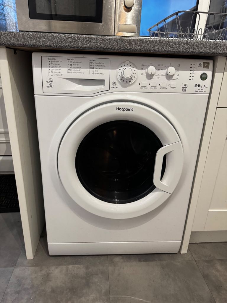 White Hotpoint Washing Machine - Good Condition