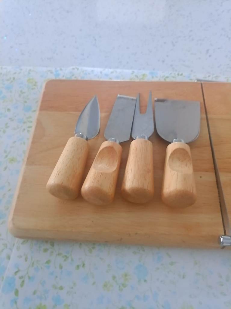 Wooden Cheese Board with 4 Piece Knife Set