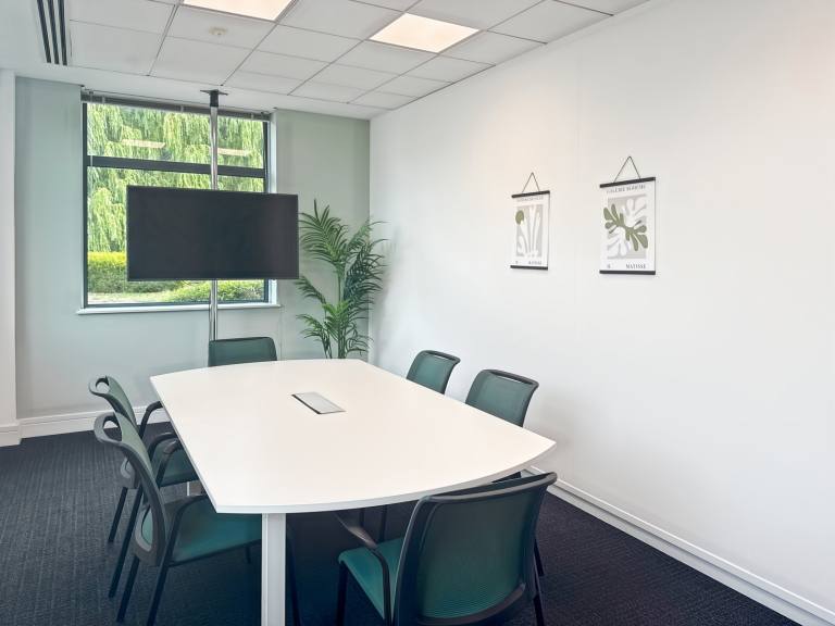 Camberley - GU16 7ER \ Office for Rent with 4 Workstations