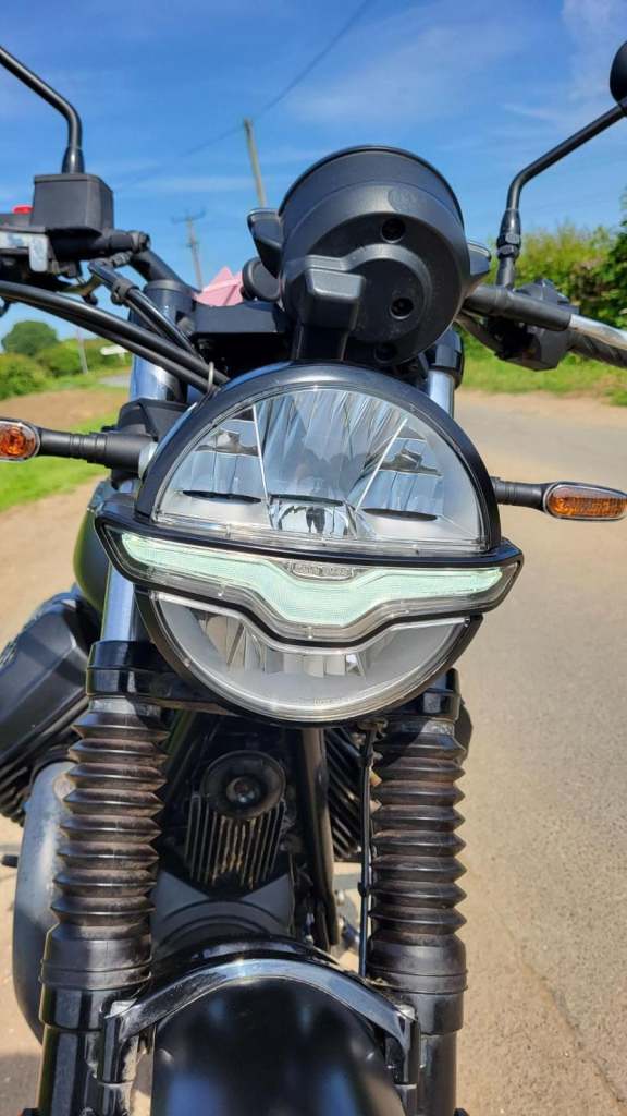 2022 22 MOTO GUZZI V7 IV STONE 3k MILES ONLY BLACK RETRO NAKED CLASSIC STYLING