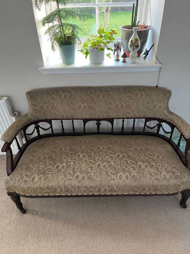 Beautiful restored Victorian occasional sofa