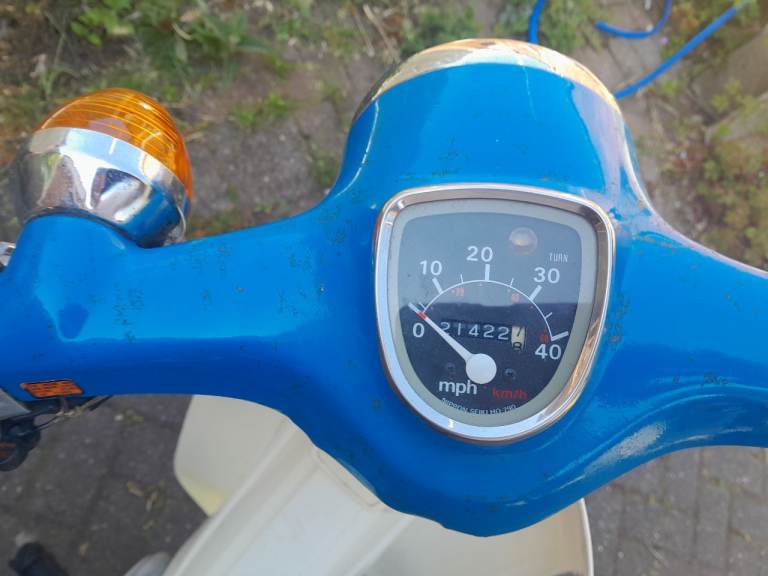 Honda Cub 50,  2 x Honda Caren