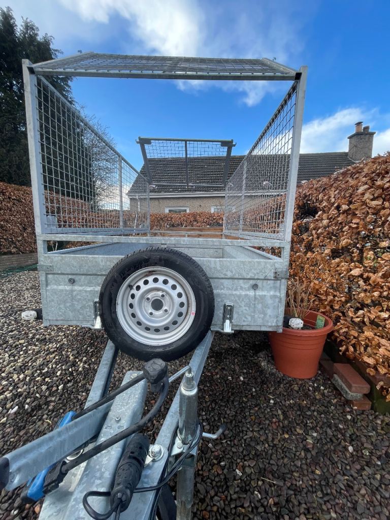 Trailer 8.2x4.3 ft twin axle braked 