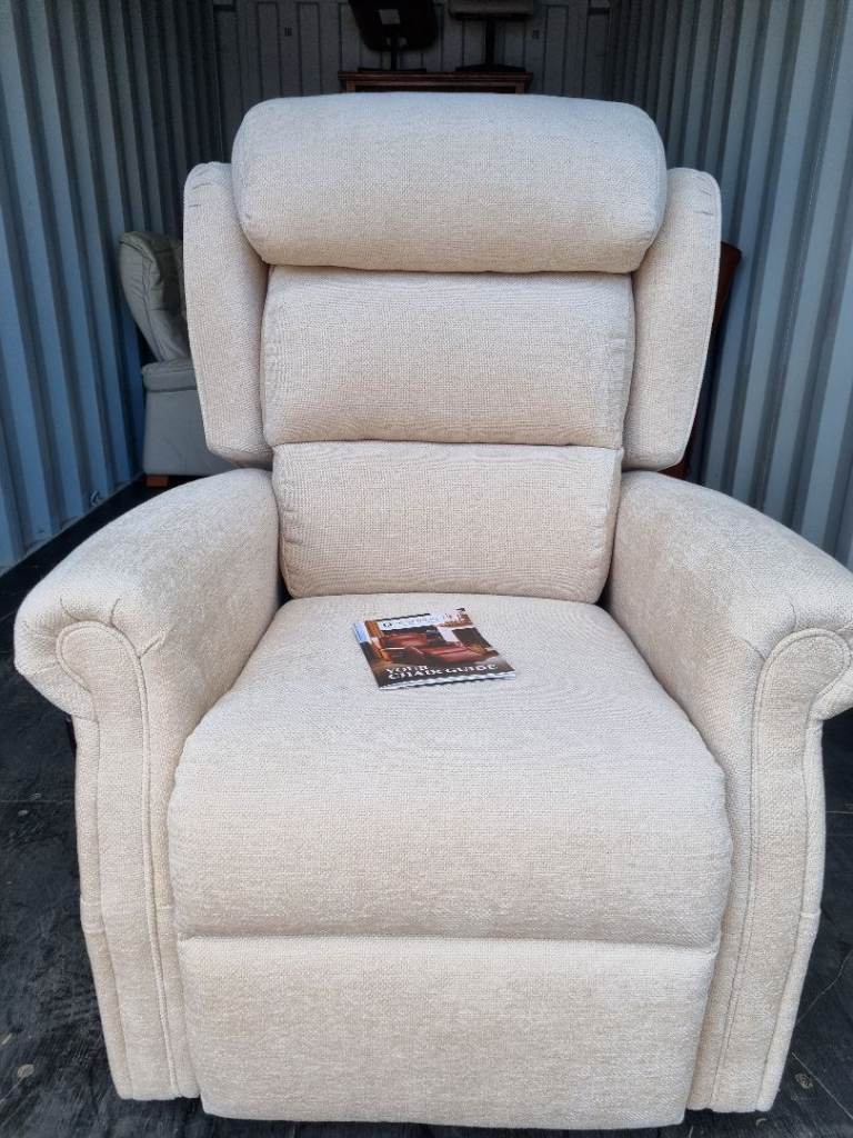Oak tree Mobility, Riser Recliner/Lift And Rise Chair,HSL, Delivery 