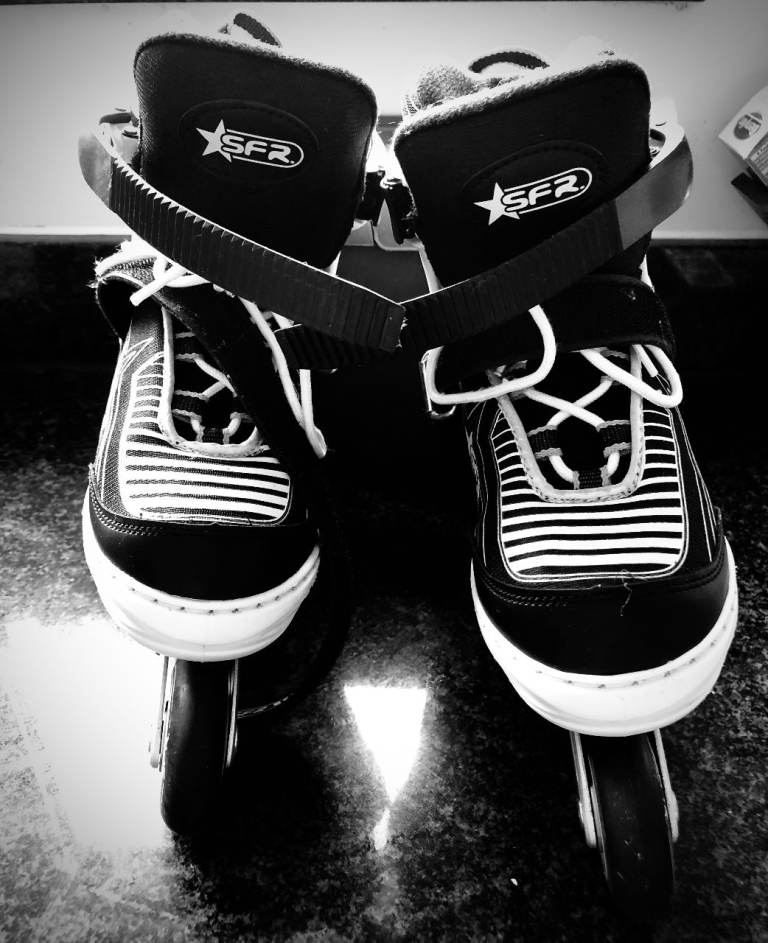 SFR Pulsar Adjustable Inline Skates - Black White Silver - UK 3-6 /EU 35.5 -39.5 + Protectors