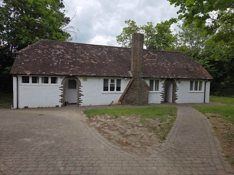 3 bedroom cottage Coulsdon to rent 