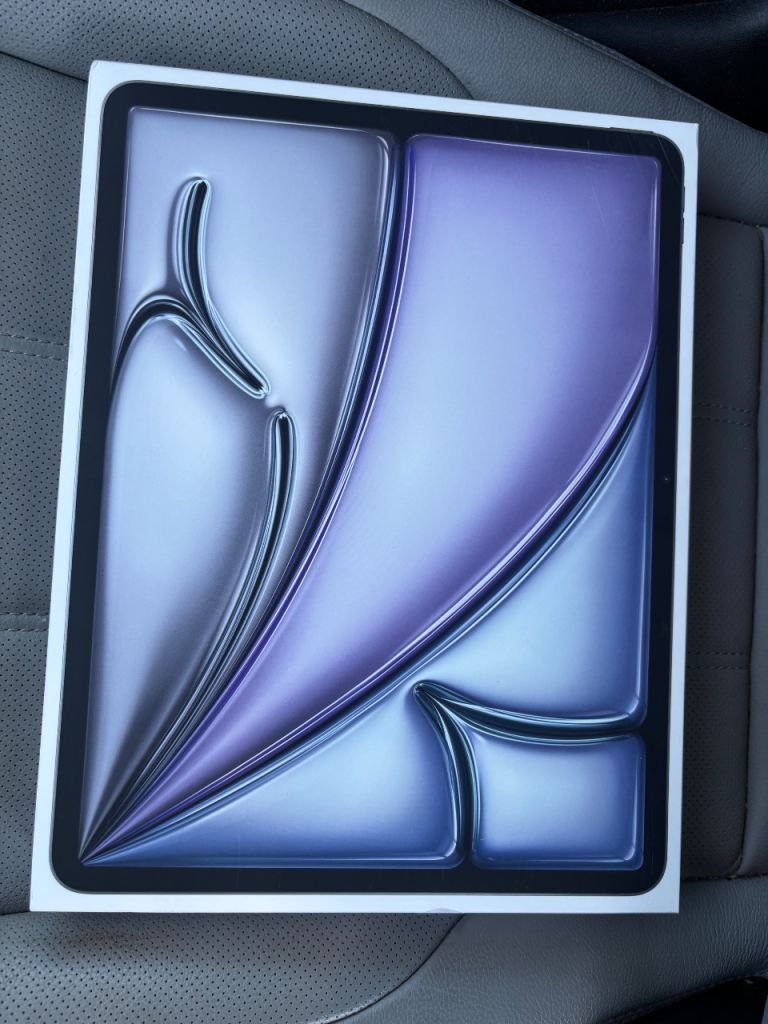 Brand NEW and UNOPENED APPLE 13" iPad Air (2025) - 256 GB, Space Grey