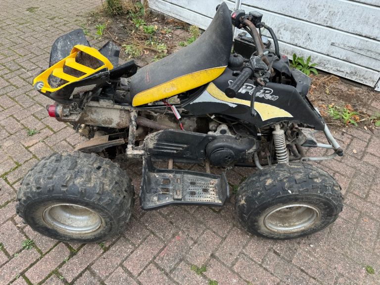 2x quad bikes 