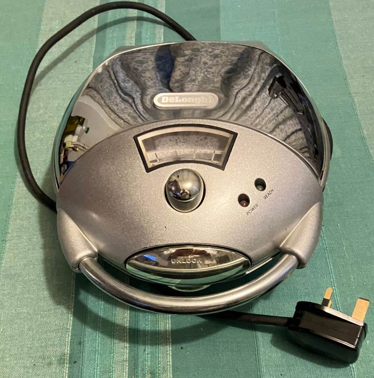 image for Delonghi WR30 electric waffle maker iron 650w