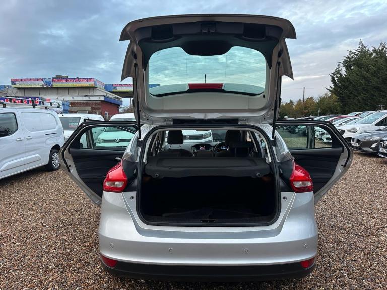 2015 Ford Focus 1.0T EcoBoost Zetec Euro 6 (s/s) 5dr HATCHBACK Petrol Manual