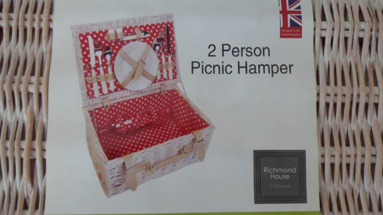 Picnic hamper - brand new! 