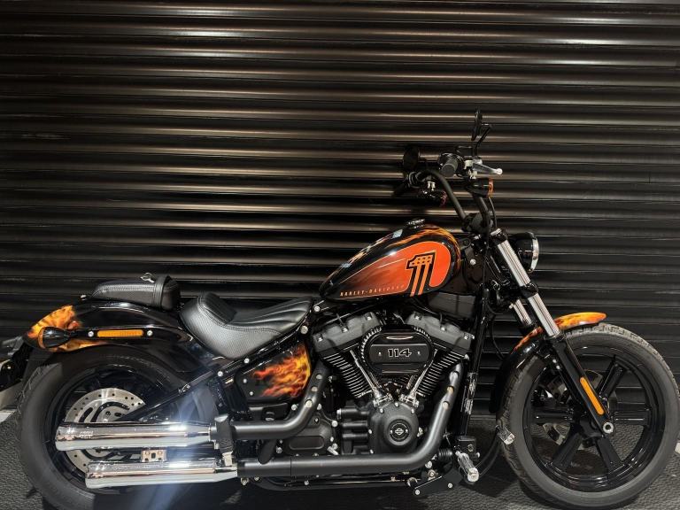 2022 22 HARLEY-DAVIDSON SOFTAIL STREETBOB 114 Vivid Black