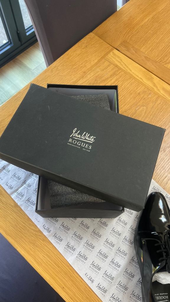 Patent formal black shoes